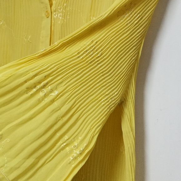 Yellow Top - Picture 8 of 11